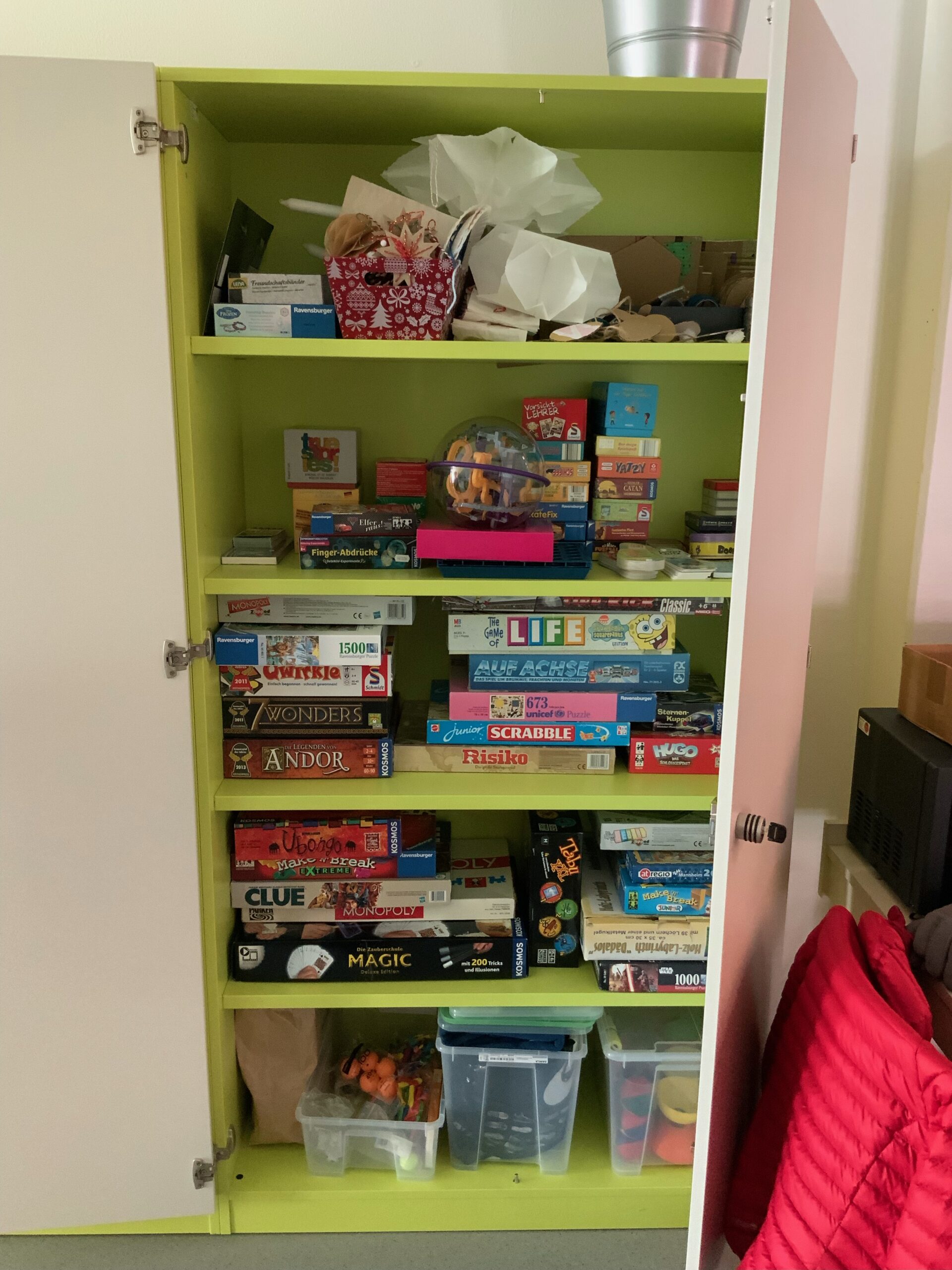 Spieleschrank für drinnen